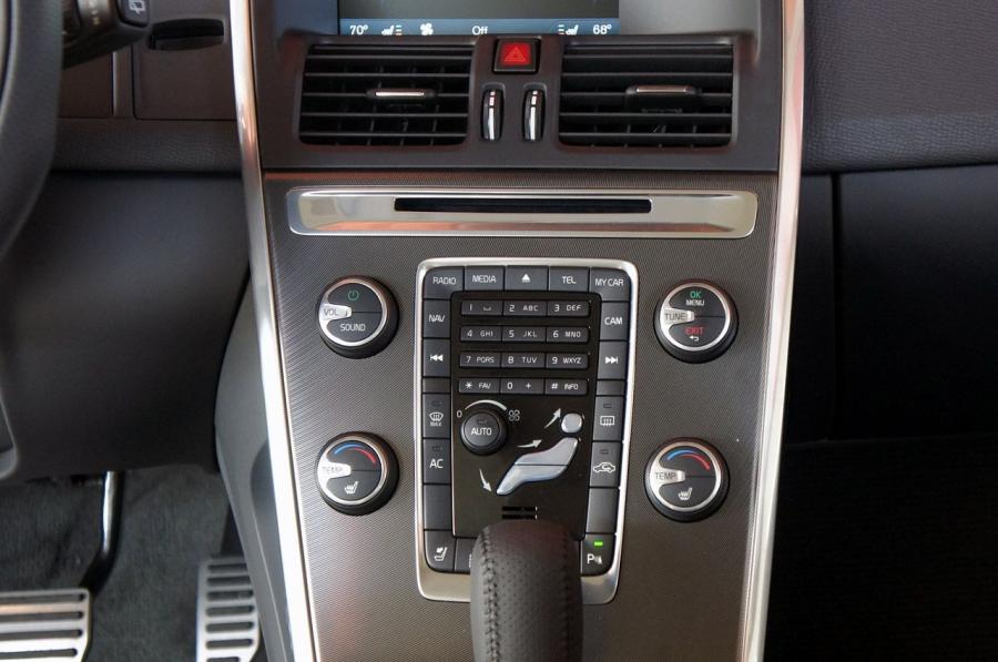  Volvo XC60 R-Design 2012 года  (фото 66 из 90)